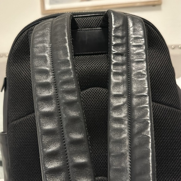 GRAHAM BACKPACK (COACH C2934)
QB/BLACK
COACH STYLE # C2934 - Picture 5 of 6